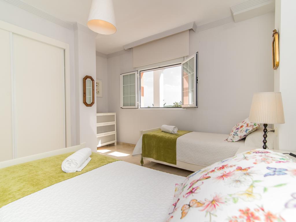River Garden Spacious Penthouse Apartment